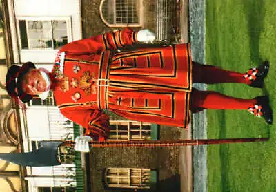 Picture Postcard>>The Tower Of London Beefeater [John Hinde] • $7.43